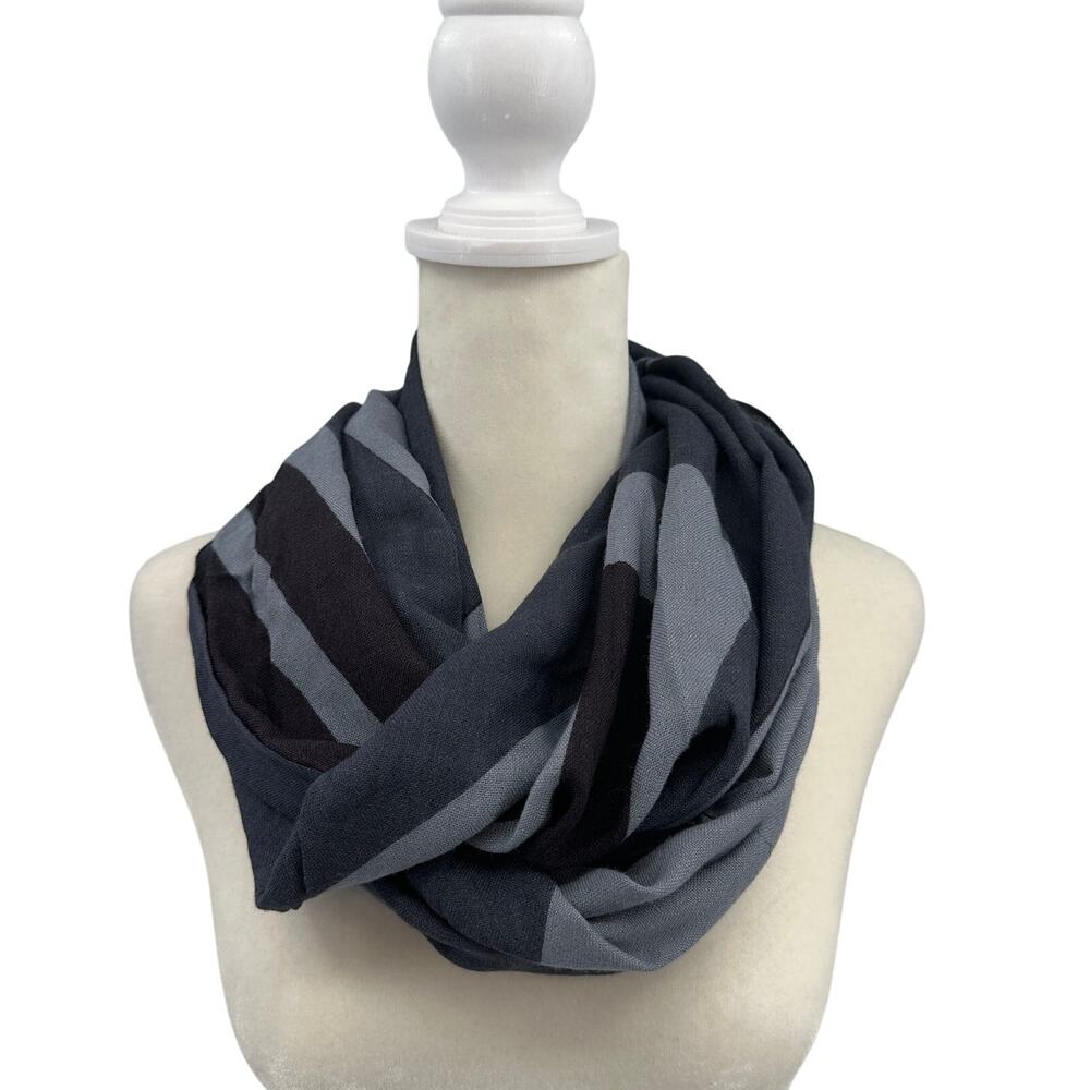 Corrine Hunt Scarf Gray Black Abstract Fringe Wrap Shawl Wool Blend Minimalist - Picture 4 of 10